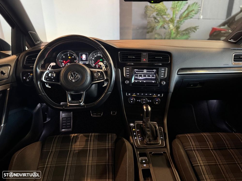 VW Golf 2.0 TDI GTD DSG - 40