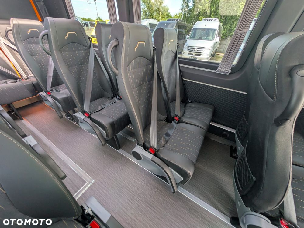 Mercedes-Benz Sprinter 519 - 21
