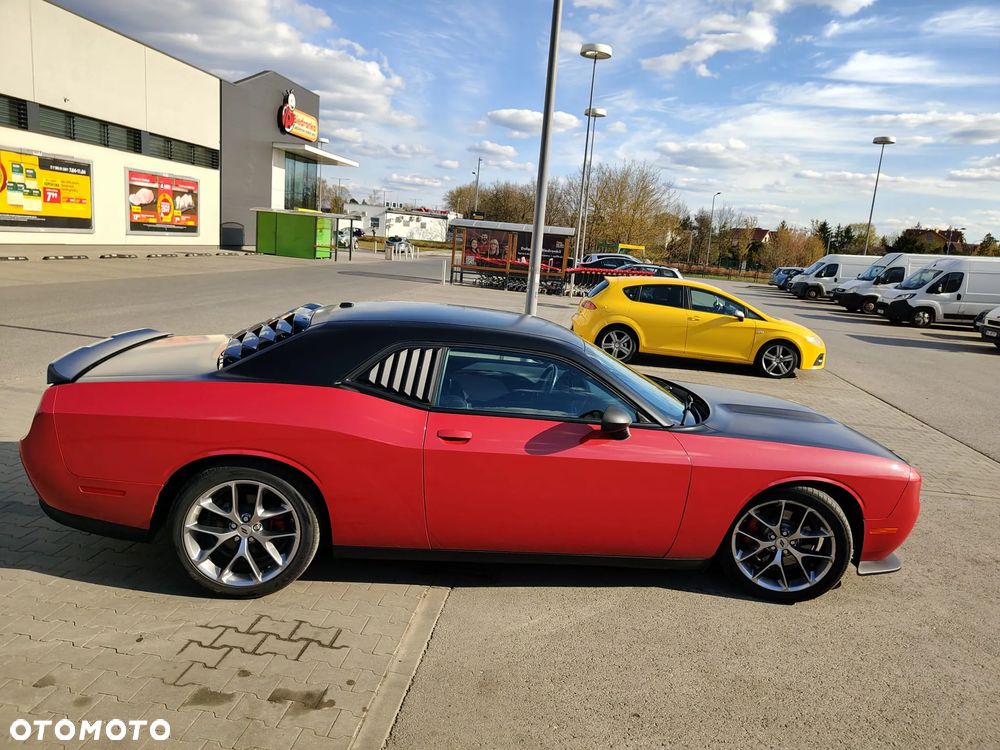 Dodge Challenger - 2