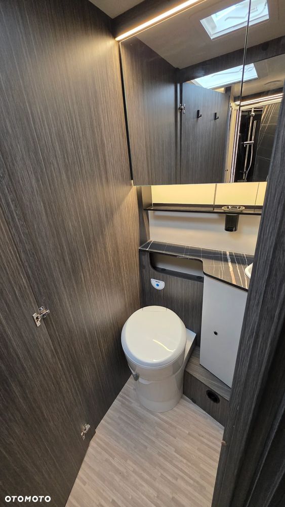 McLOUIS NEVIS 879 - INTEGRA - KAMPER - 17