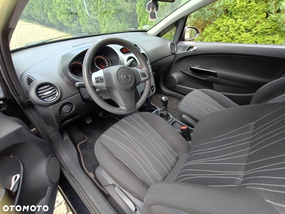 Opel Corsa 1.4 16V Essentia - 8