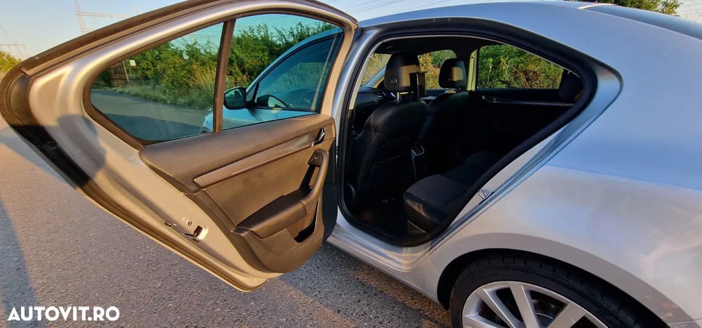 Skoda Octavia 2.0 TDI DSG 4X4 Style - 29