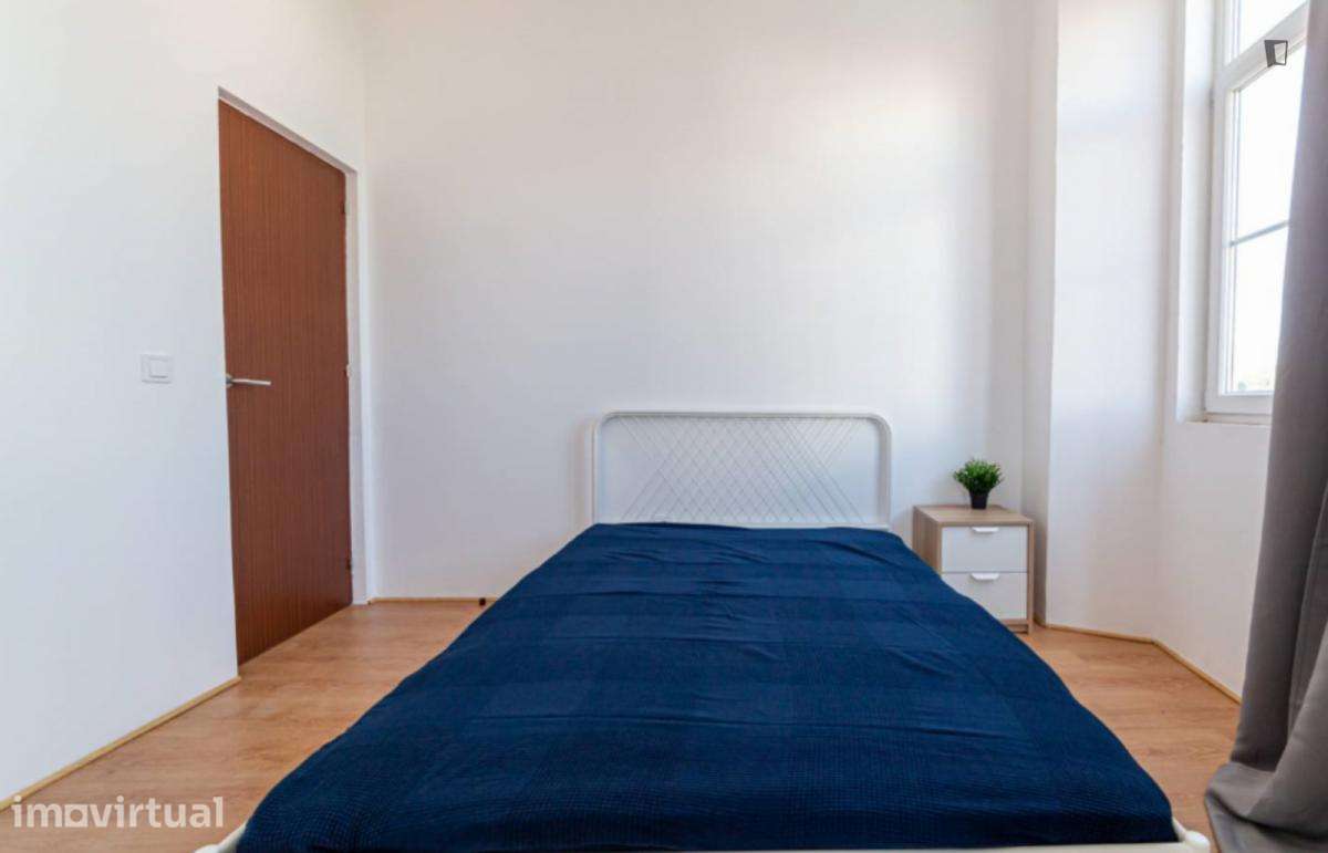 Quarto - localizado em Benfica Lisbon - Grande imagem: 5/13