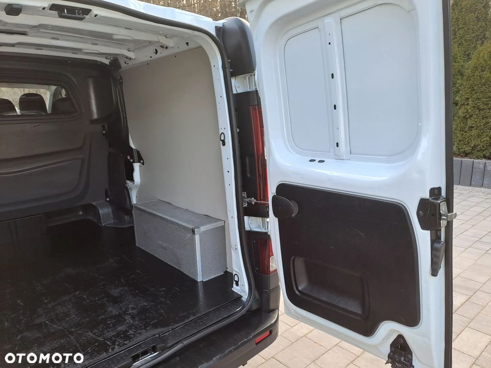 Opel Vivaro - 17