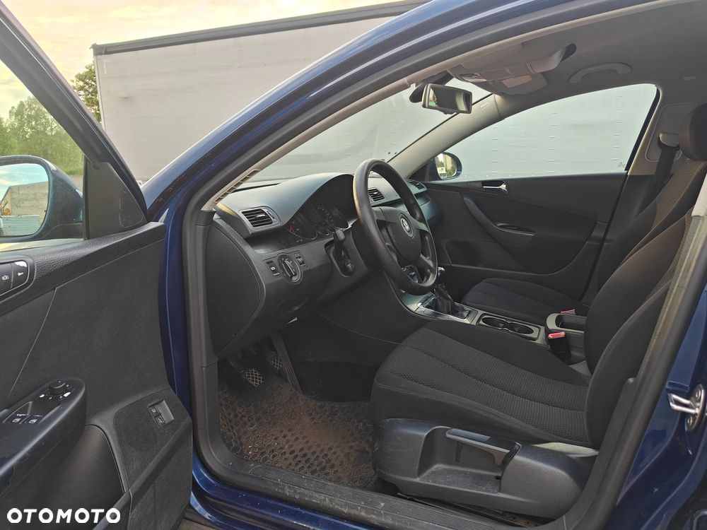 Volkswagen Passat 1.6 FSI Comfortline - 5