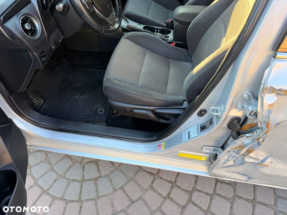 Toyota Auris Hybrid 135 Prestige - 12