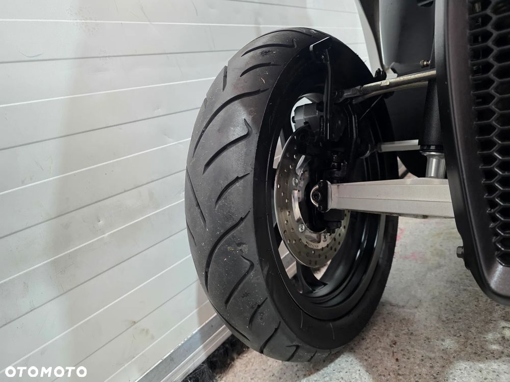 Piaggio MP-3 - 14