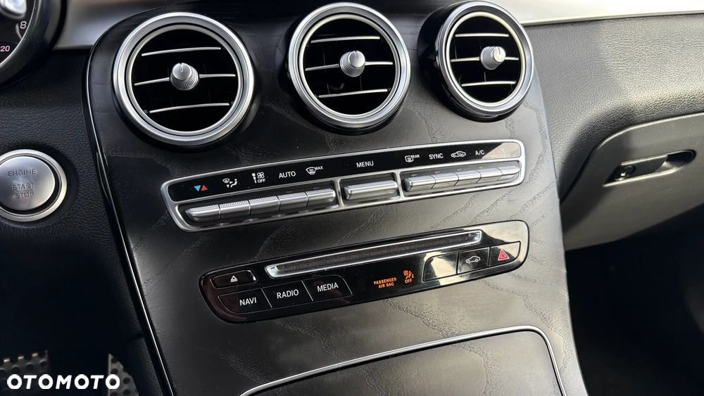 Mercedes-Benz GLC 250 4Matic 9G-TRONIC AMG Line - 26