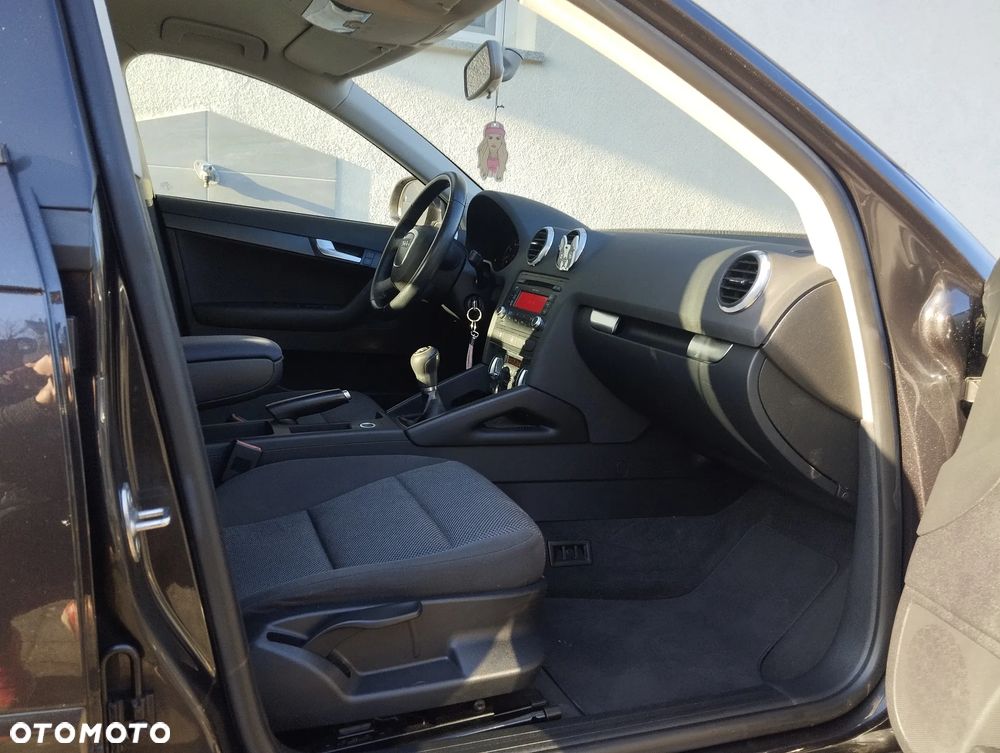 Audi A3 Sportback 1.6 Ambiente - 9