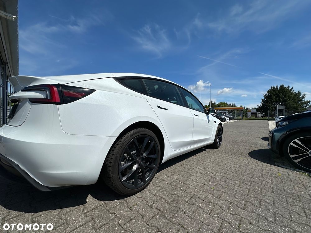 Tesla Model 3 - 7