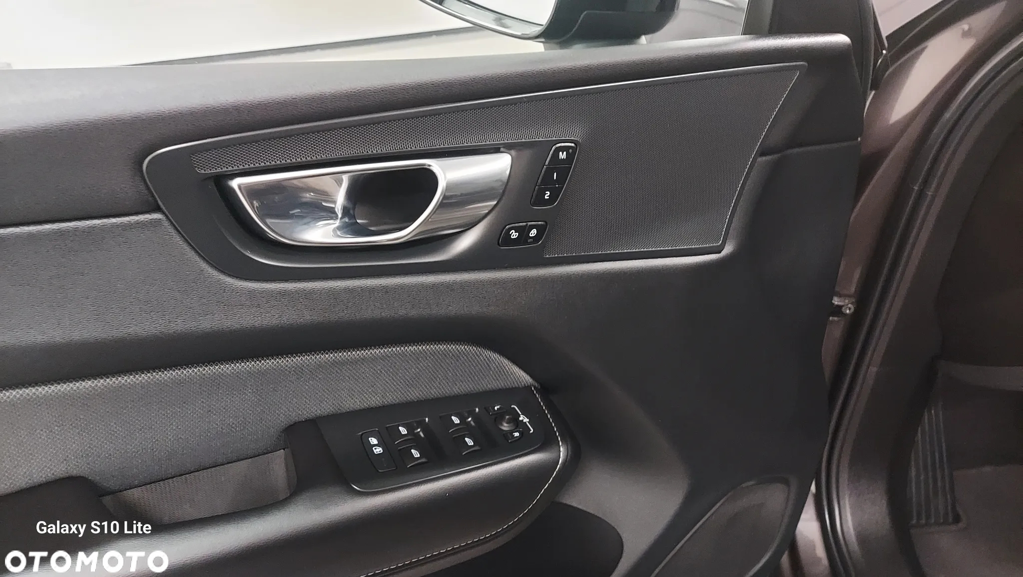 Volvo XC 60 B4 D AWD Plus Dark - 14