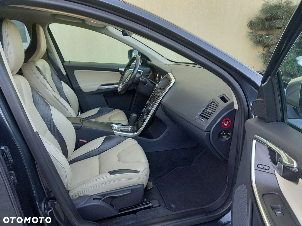 Volvo XC 60 D3 R Design - 21