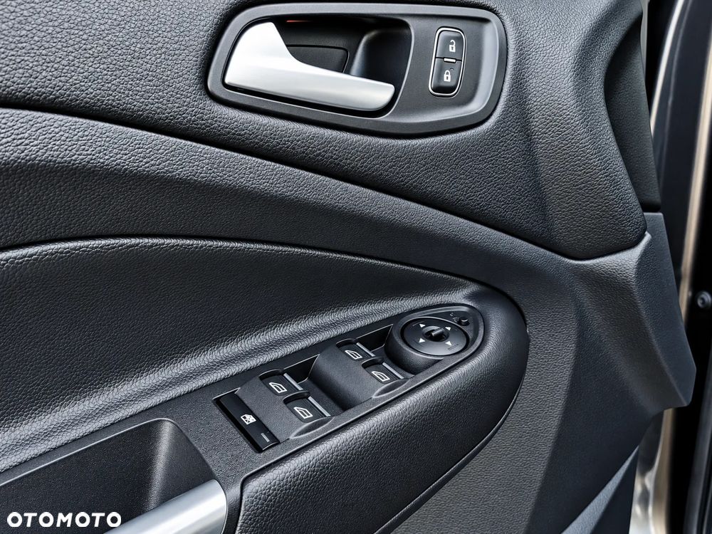 Ford Kuga 1.5 EcoBoost 2x4 Titanium - 14