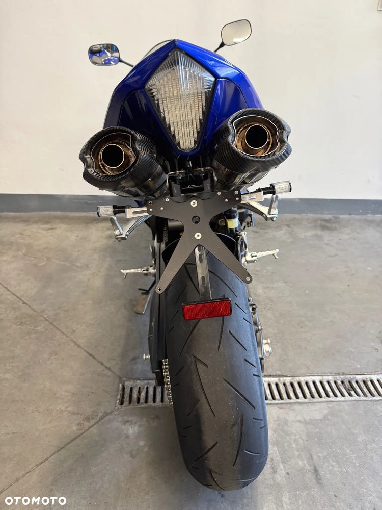 Yamaha R1 - 40