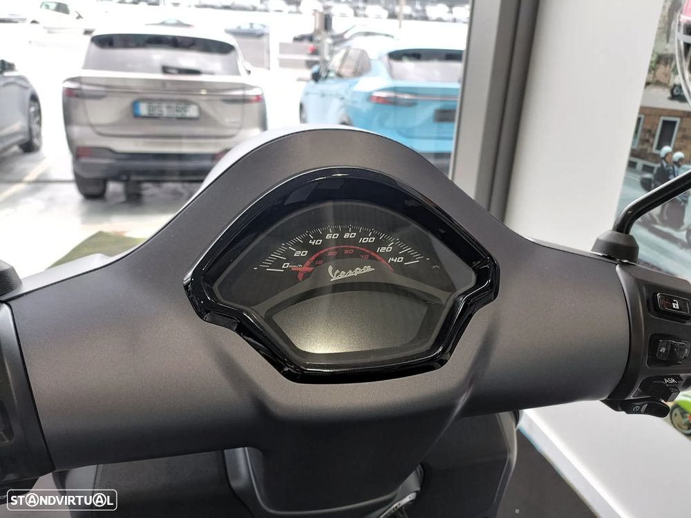 Vespa GTS Super Supersport - 5
