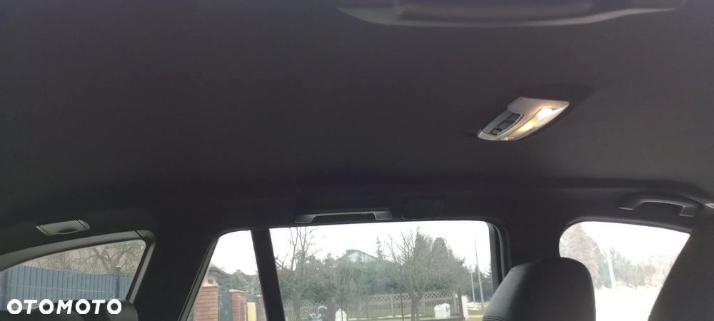 BMW Seria 3 318d DPF Edition Sport - 12