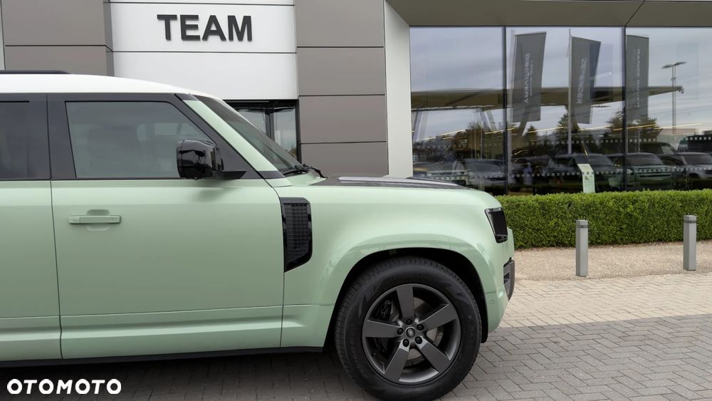 Land Rover Defender - 11