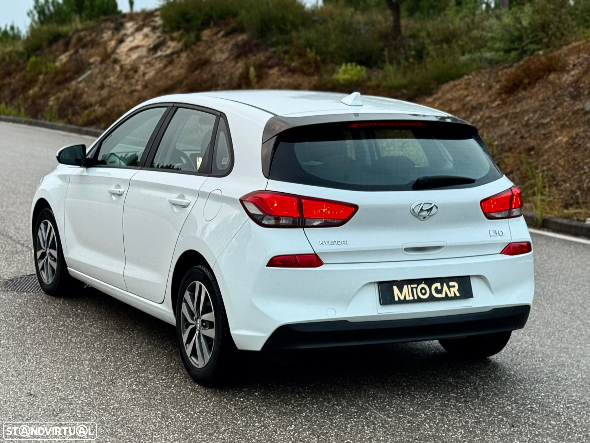 Hyundai i30 1.6 CRDI Blue Comfort+Navi - 5