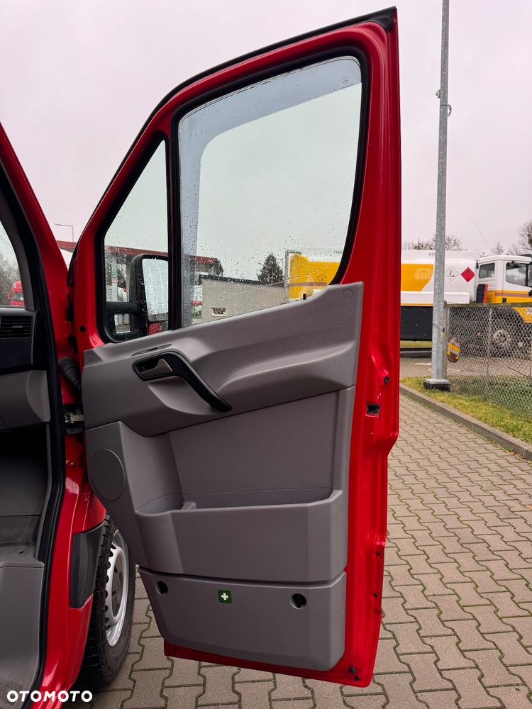 Mercedes-Benz Sprinter - 14