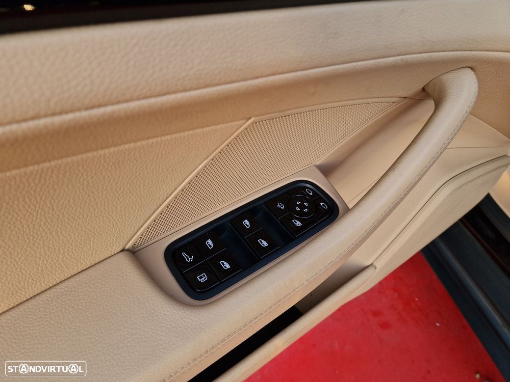 Porsche Panamera 4 E-Hybrid - 12