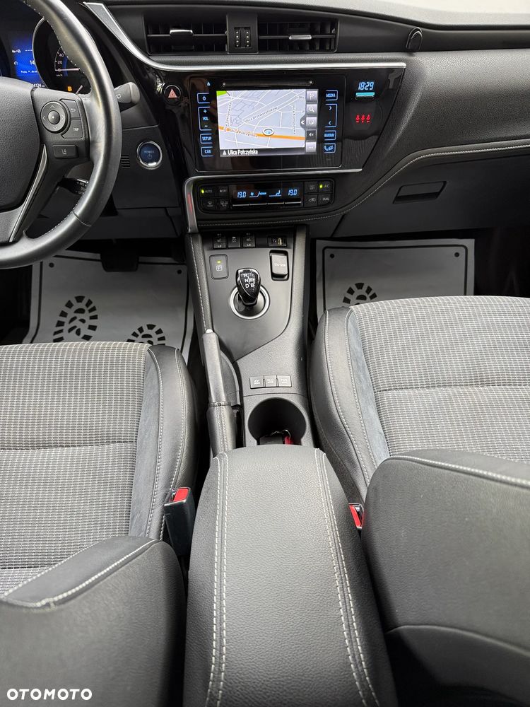 Toyota Auris Hybrid 135 Prestige - 13