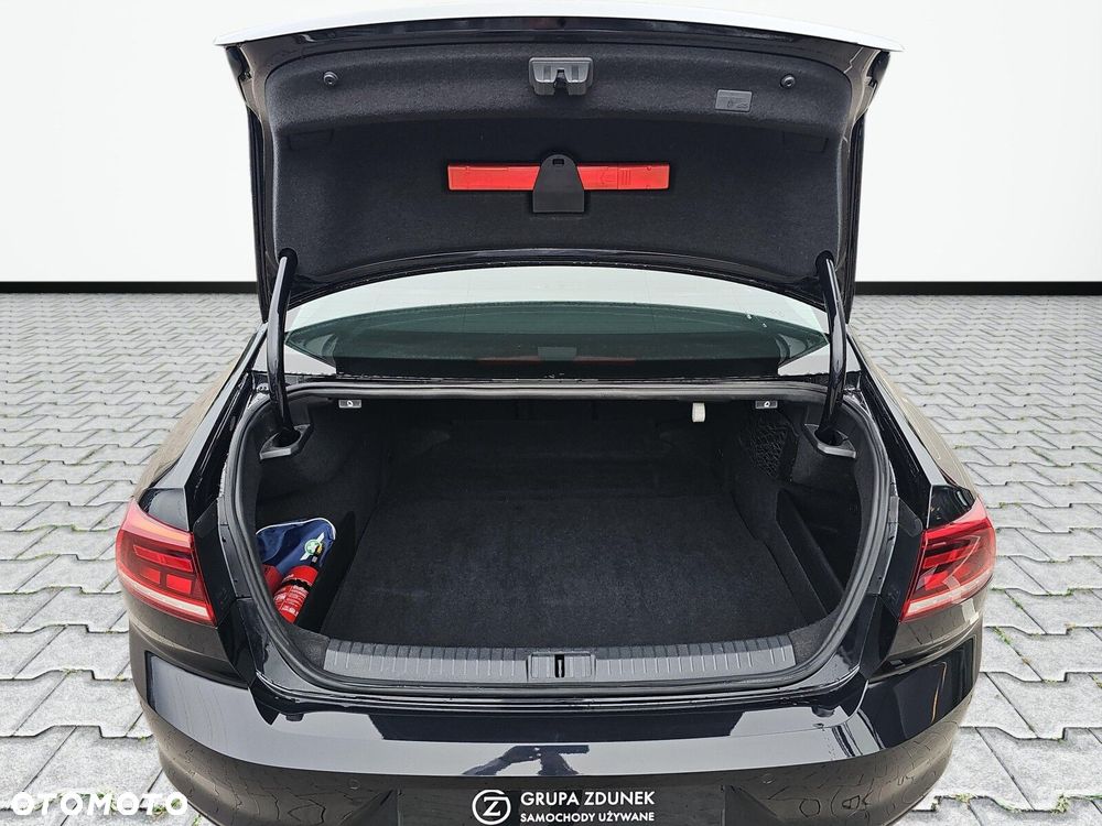 Volkswagen Passat - 31