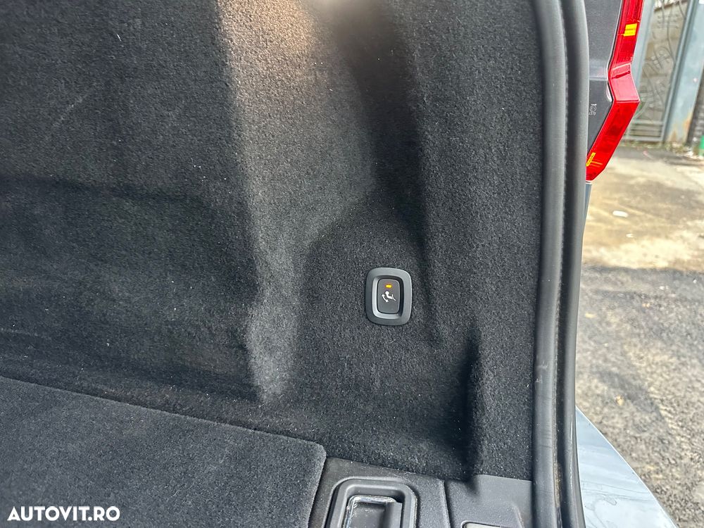 Volvo XC 60 B4 D Ultimate Dark - 30