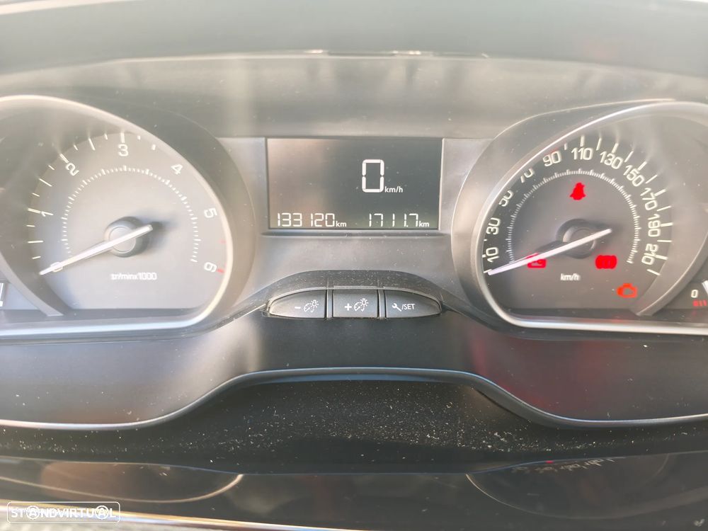 Peugeot 208 1.6 BlueHDi Style - 5