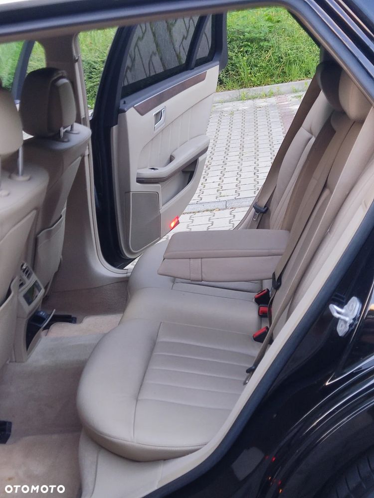 Mercedes-Benz Klasa E 220 CDI DPF BlueEFFICIENCY Automatik Elegance - 21