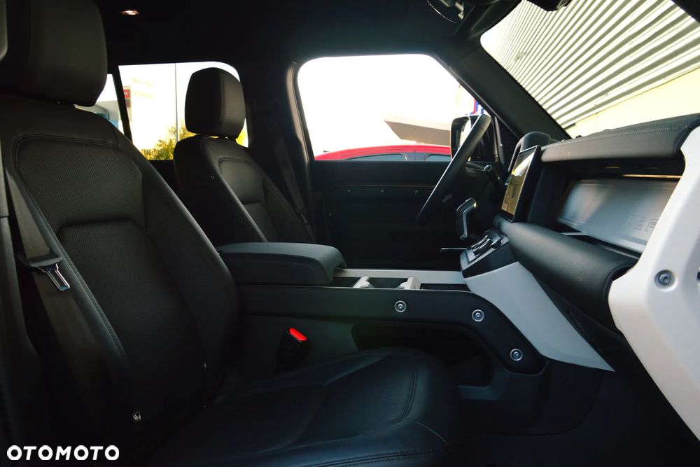 Land Rover Defender - 20