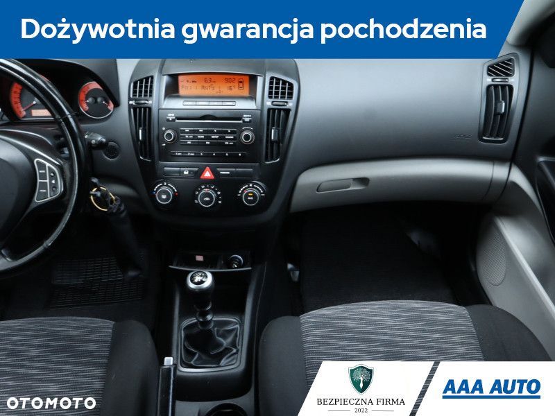 Kia Ceed - 10