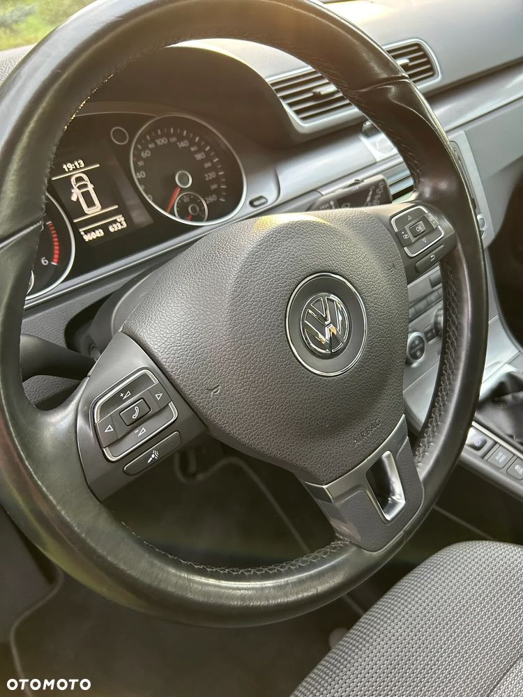 Volkswagen Passat - 14