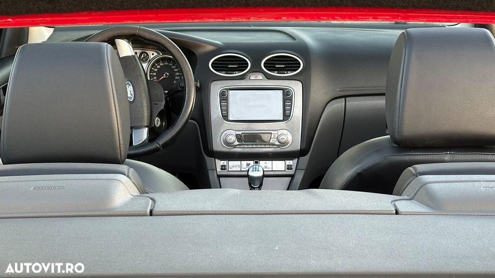 Ford Focus 2.0 16V Titanium - 12