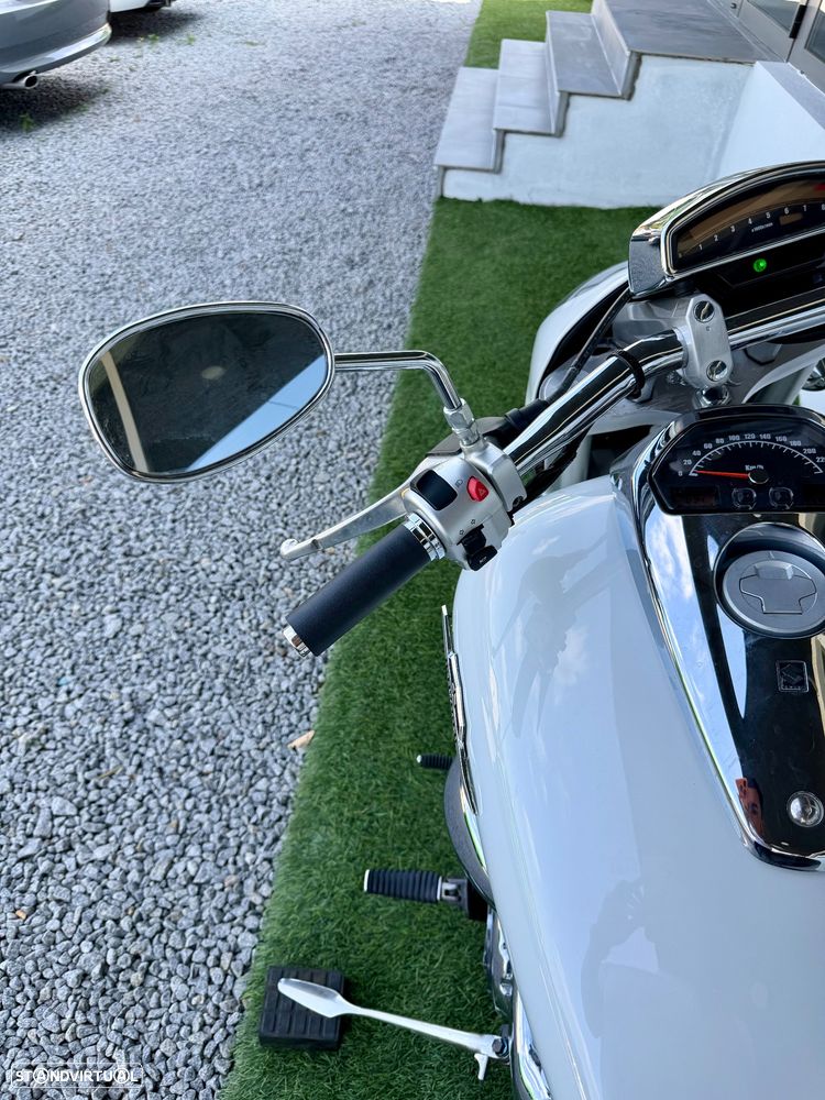 Suzuki Intruder M1800 R - 13