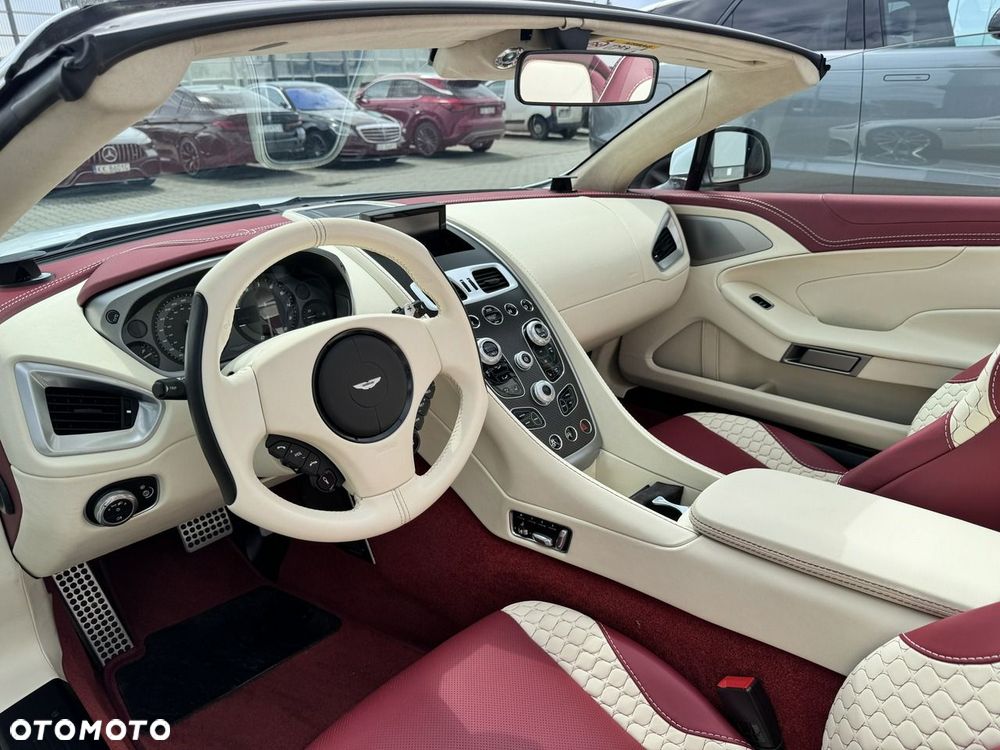 Aston Martin Vanquish - 23
