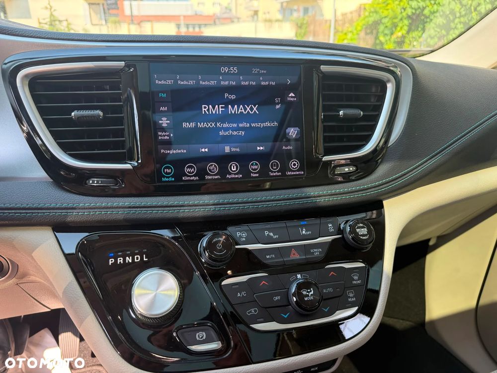 Chrysler Pacifica - 11