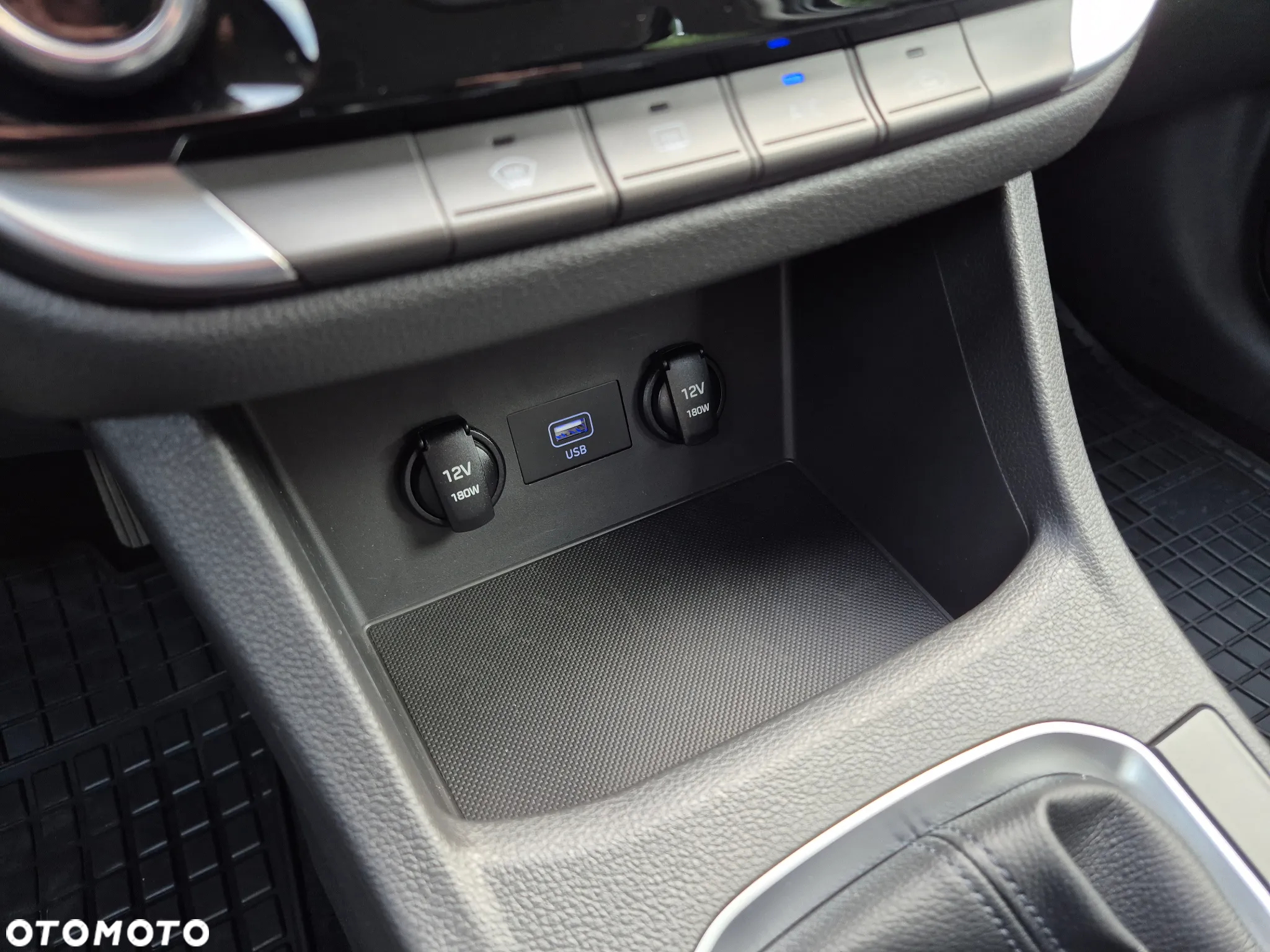 Hyundai i30 1.5 DPI Classic + - 26