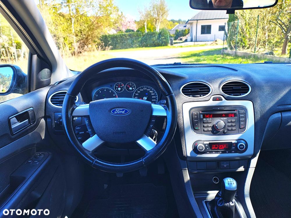 Ford Focus 1.6 16V Ghia - 25