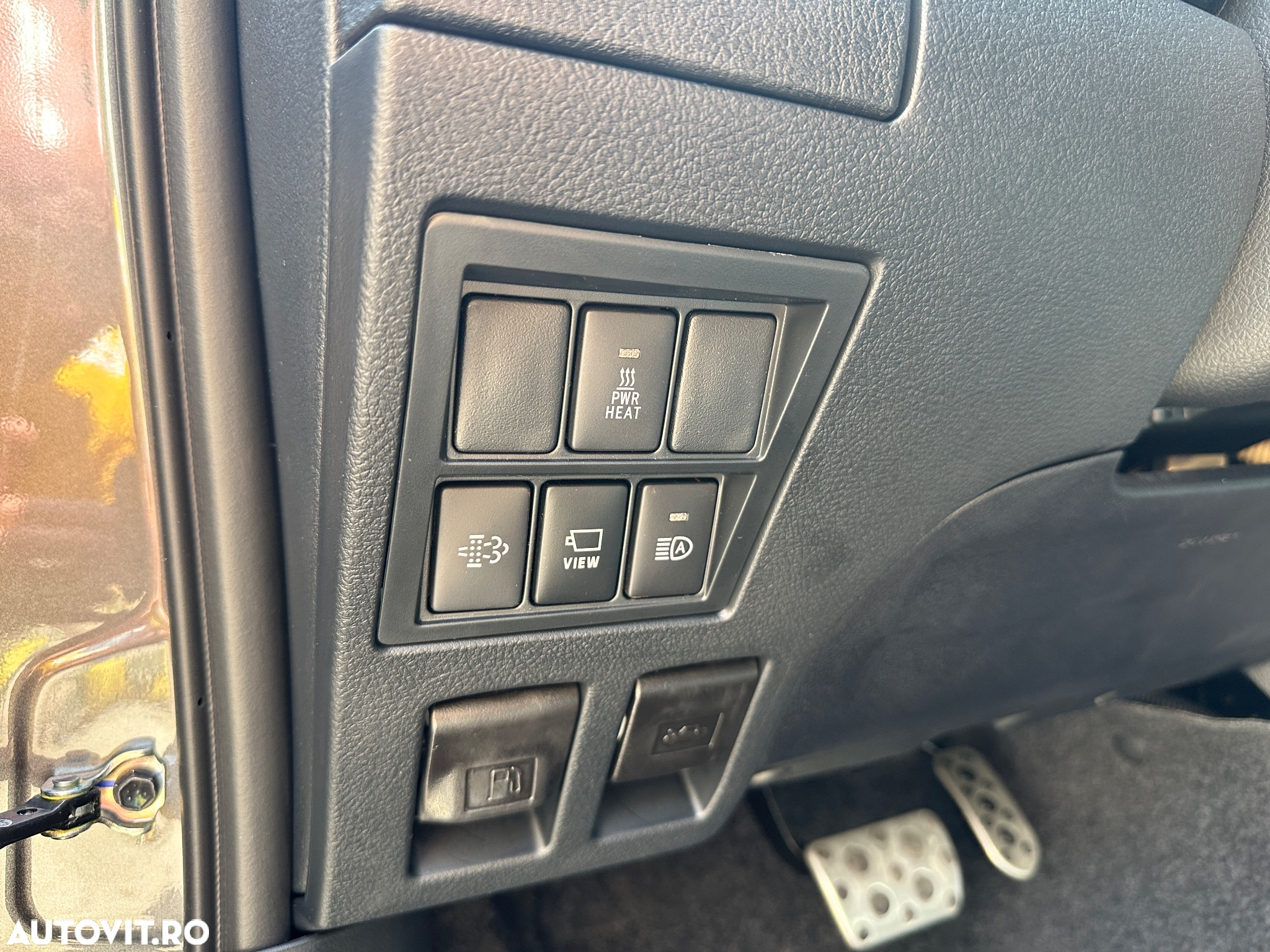 Toyota Hilux 2.8D 204CP 4x4 Double Cab AT GR Sport - 28