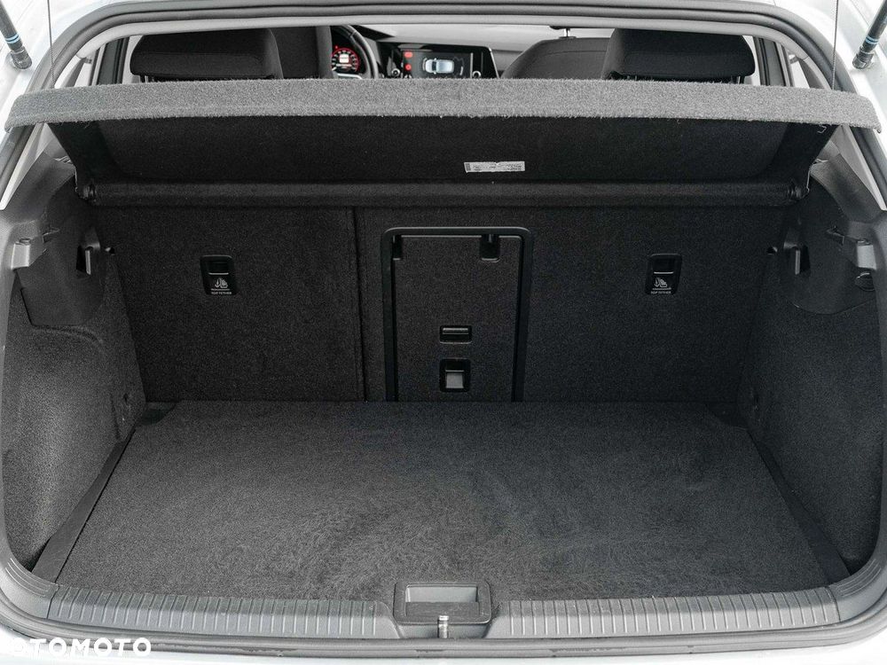 Volkswagen Golf - 29