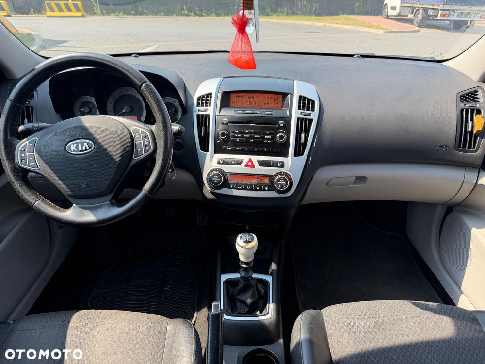 Kia Ceed 2.0 crdi Comfort + - 8