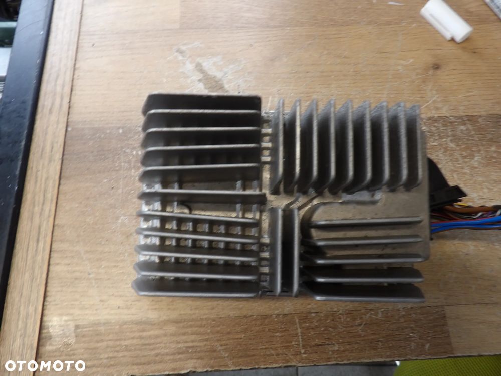 BMW - F33 - WZMACNIACZ AUDIO - 9387658 - 1