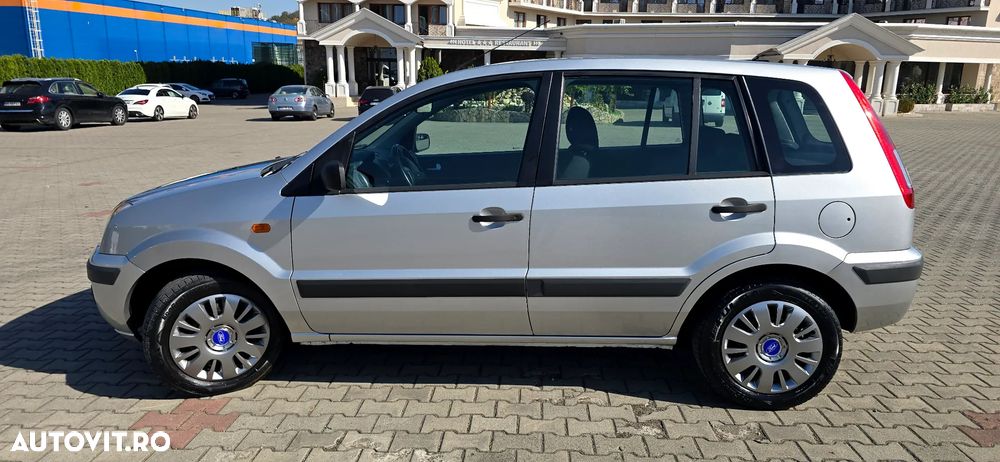 Ford Fusion - 2