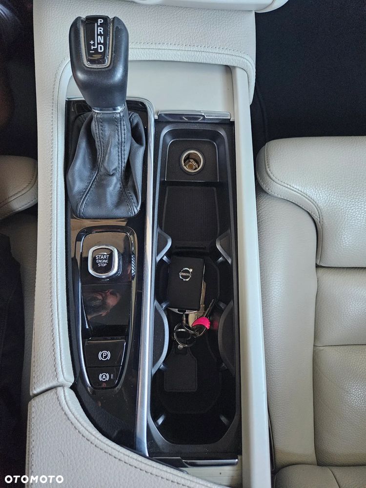 Volvo S90 D3 SCR Momentum Pro - 29