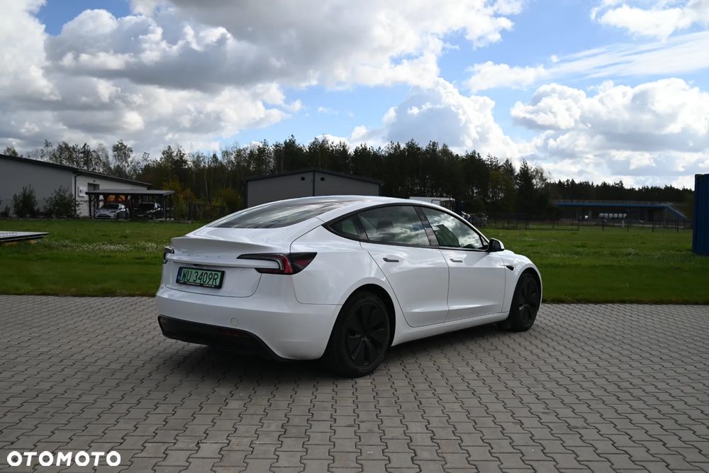 Tesla Model 3 - 5