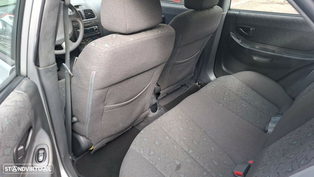 Hyundai Accent 1.3 Confort - 10