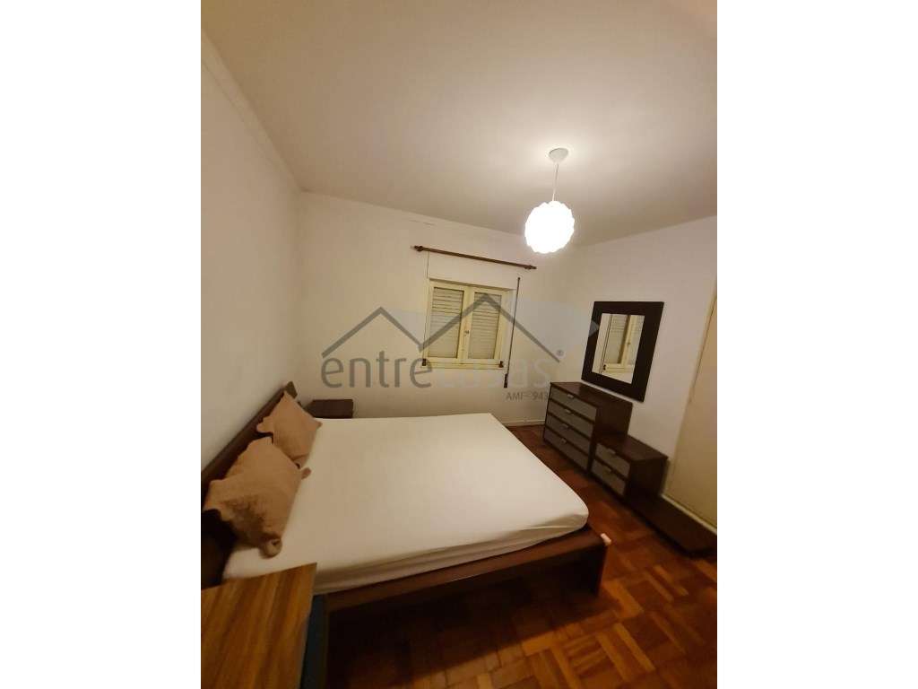 Apartamento T3+1 com excelente localização, situado junto às escola... - Grande imagem: 3/3