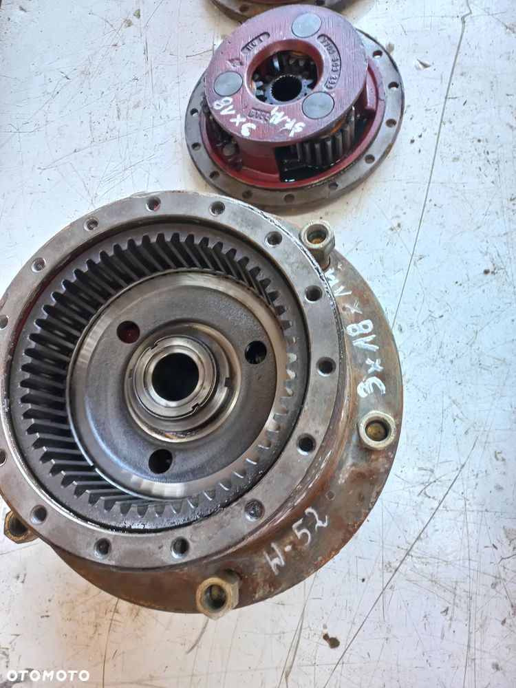 Części Renault 106.54,110.54,120.54,133.54,145.54,155.54 Półoś,krzyżak Z32,Z29,układ planetarny,kosz,zwolnica,pokrywa,bieżnia,obudowa 7700609283,Opryskiwacz Matrot satelita 18z,koło zębate  układu planetarnego 52z ATAK kołoataku wałek ataku 9x34  obudowa mostu reference,zwrotnica,łoże,podpora mostu,kołyska - 4