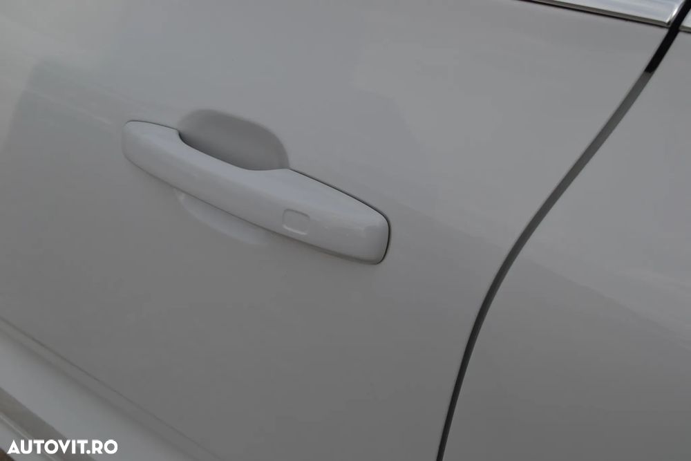 Volvo XC 60 B4 D AWD Geartronic Momentum Pro - 32