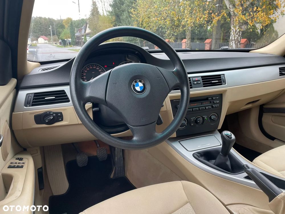 BMW Seria 3 325i Touring - 18
